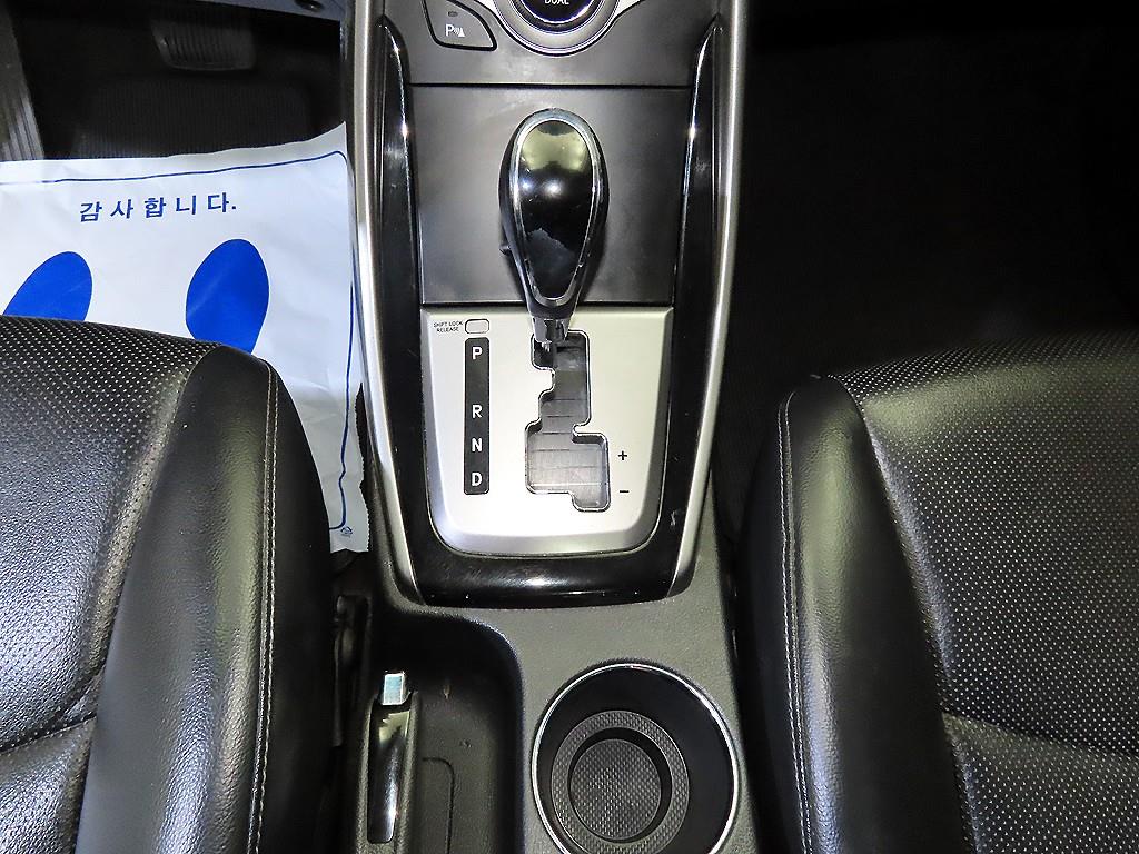 HYUNDAI Avante - Vista 12