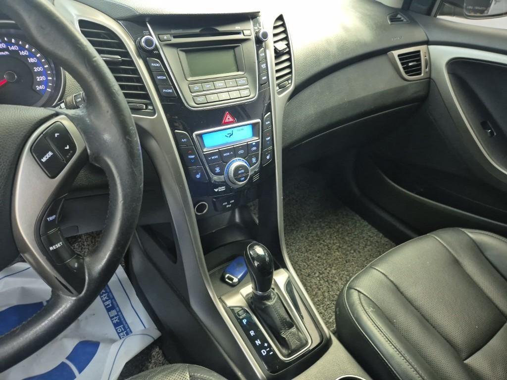 HYUNDAI i30 - Vista 10