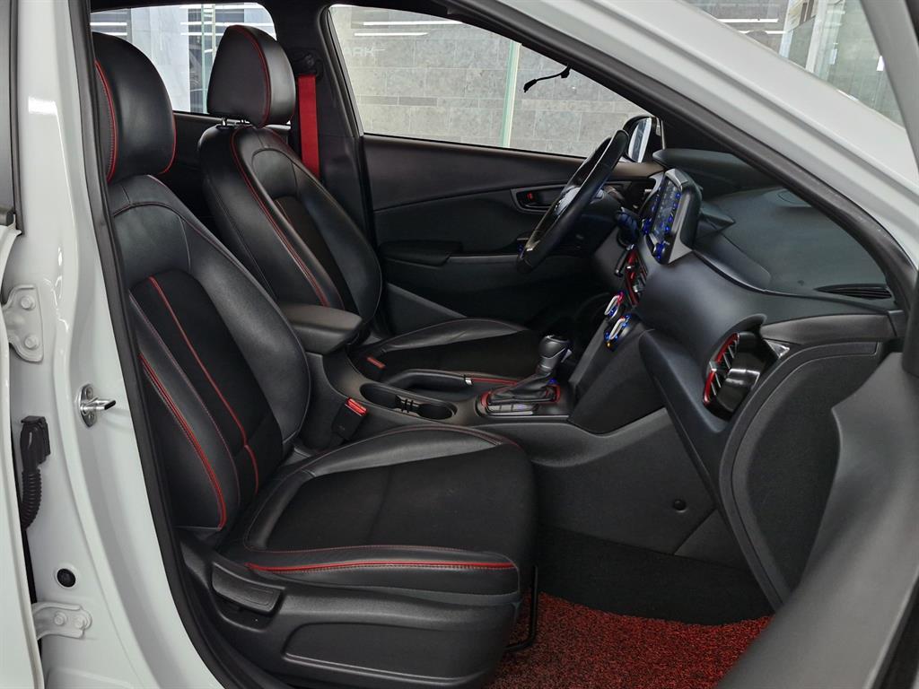 HYUNDAI Kona - Vista 10