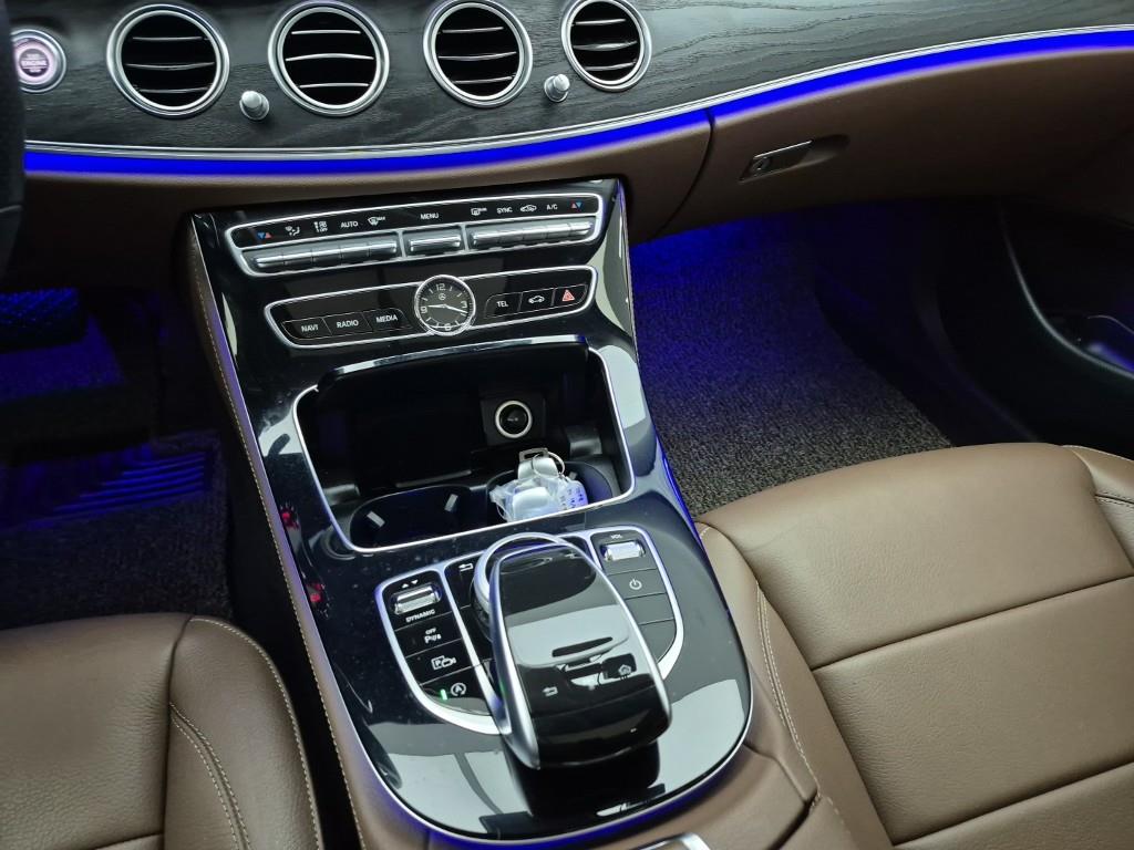 Mercedes Benz E class - Vista 10