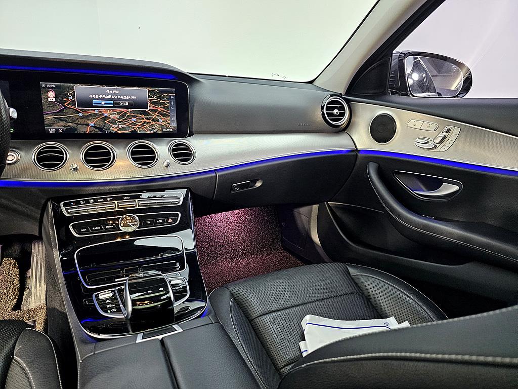 Mercedes Benz E class - Vista 10