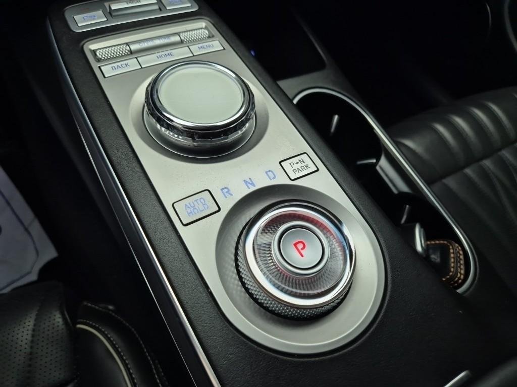 Genesis GV70 - Vista 8