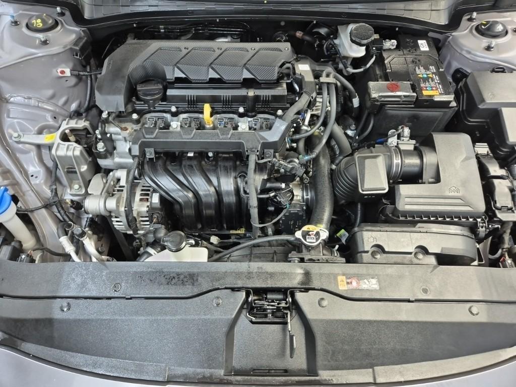 HYUNDAI Avante - Vista 5