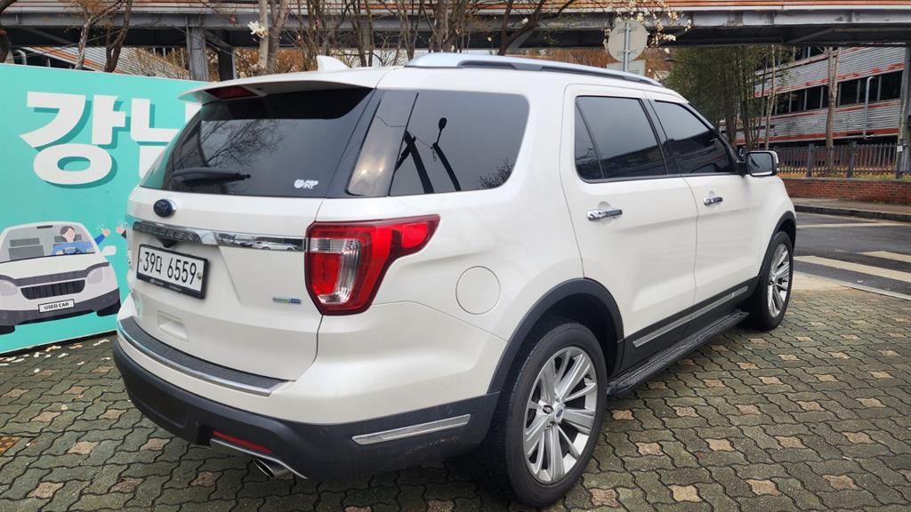 Ford Explorer - Vista 2