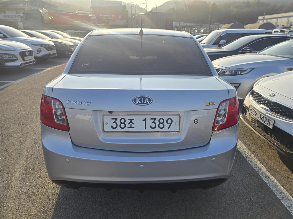 KIA Pride - Vista 3