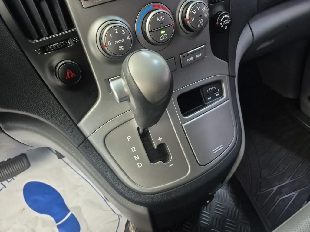 HYUNDAI Starex - Vista 8