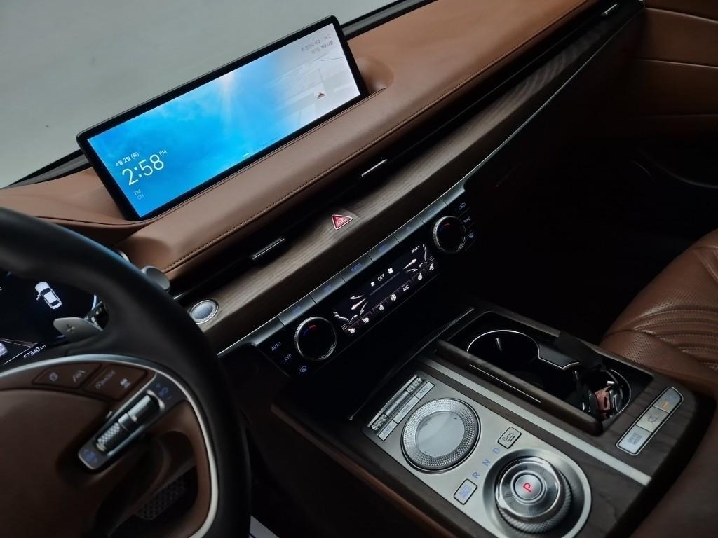Genesis G80 - Vista 10