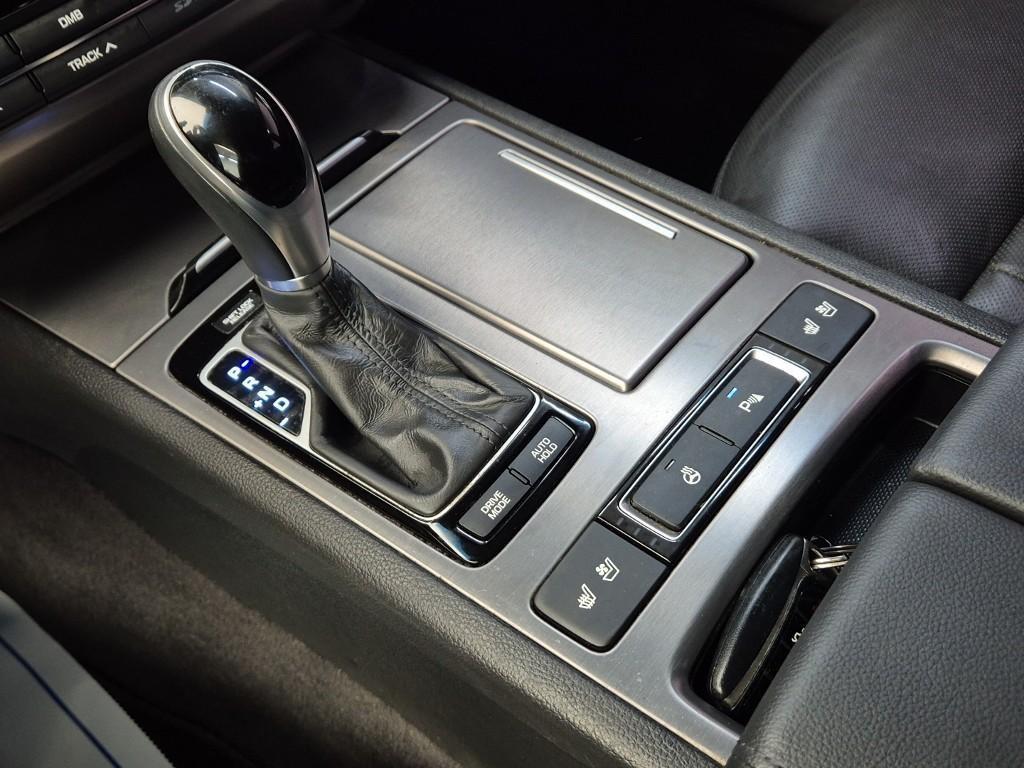 HYUNDAI Genesis - Vista 8