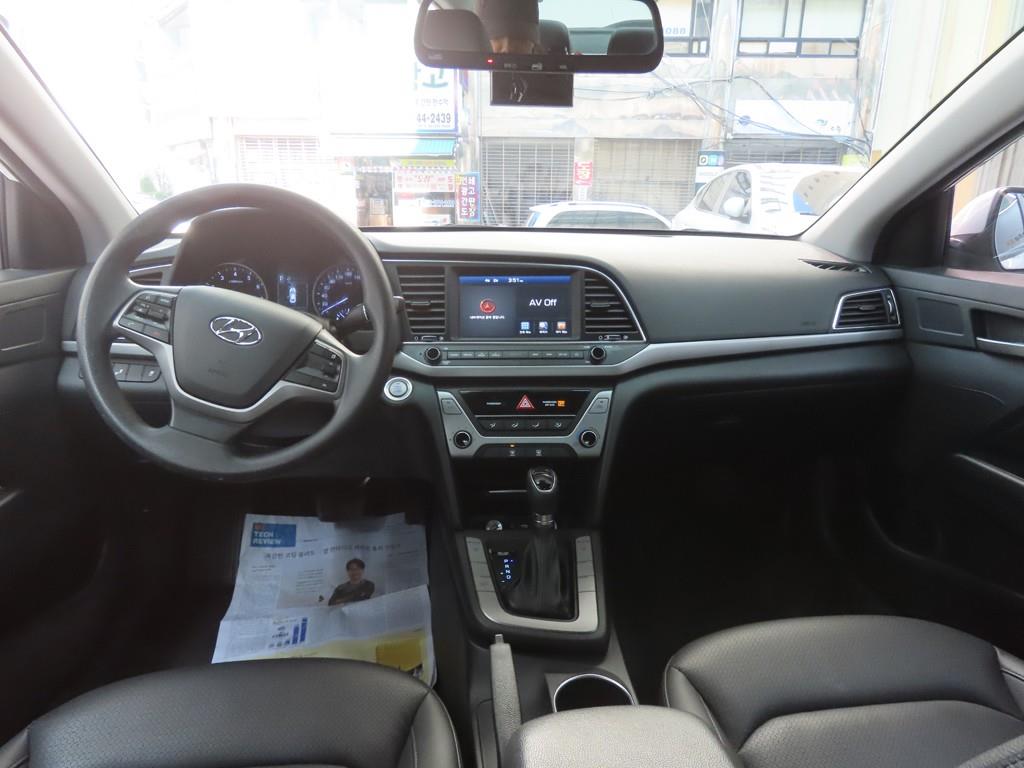 HYUNDAI Avante - Vista 7