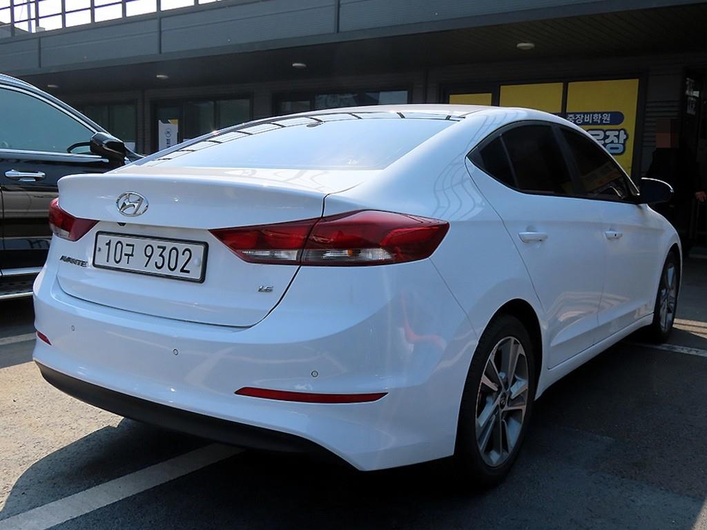 HYUNDAI Avante - Vista 3