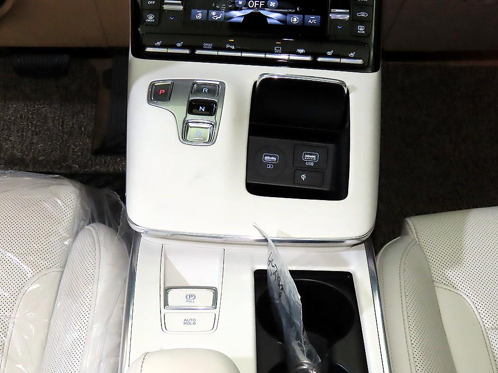 HYUNDAI Grandeur - Vista 12