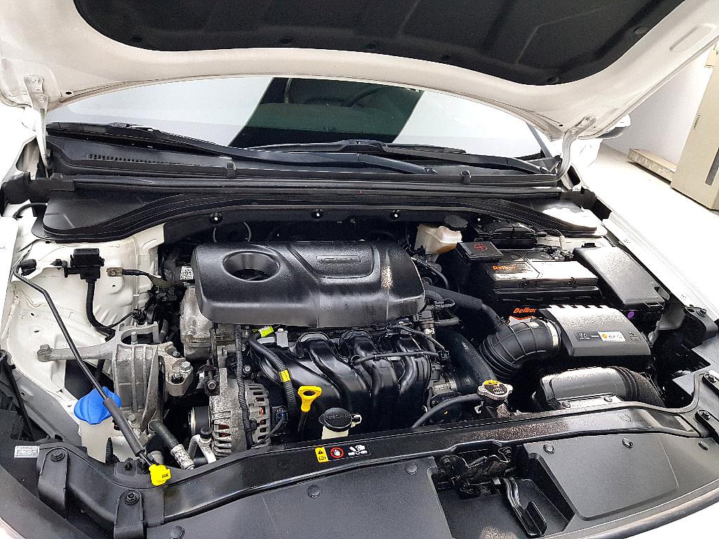 HYUNDAI Avante - Vista 6