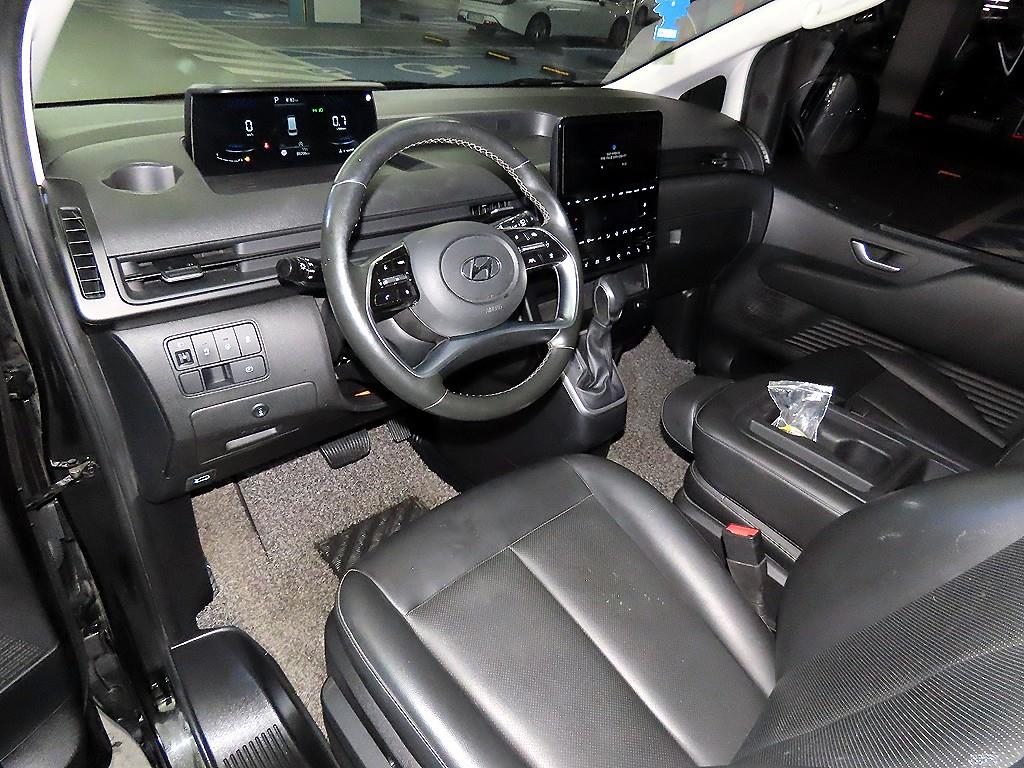 HYUNDAI Staria - Vista 10