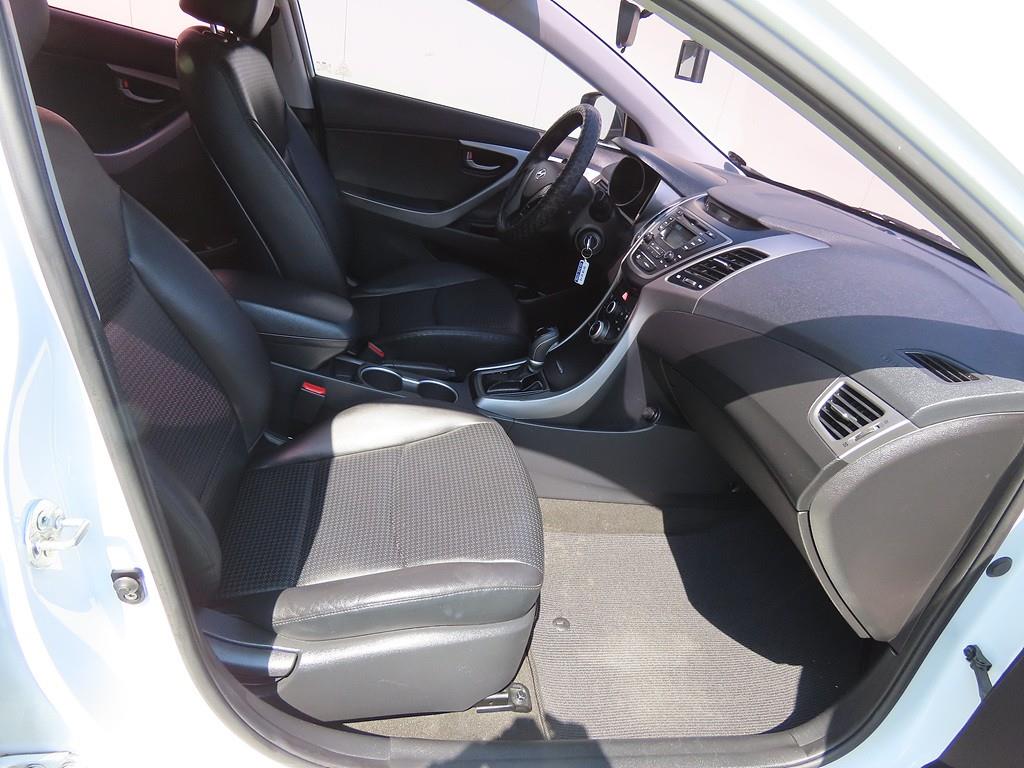 HYUNDAI Avante - Vista 7