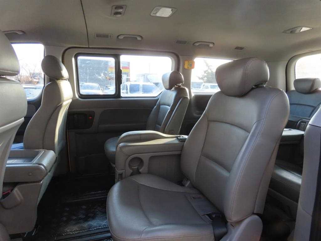 HYUNDAI Starex - Vista 8