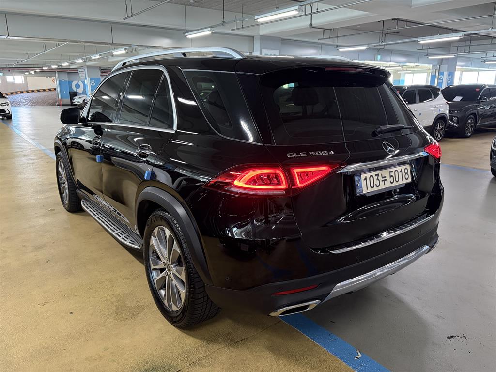 Mercedes Benz GLE Class - Vista 4