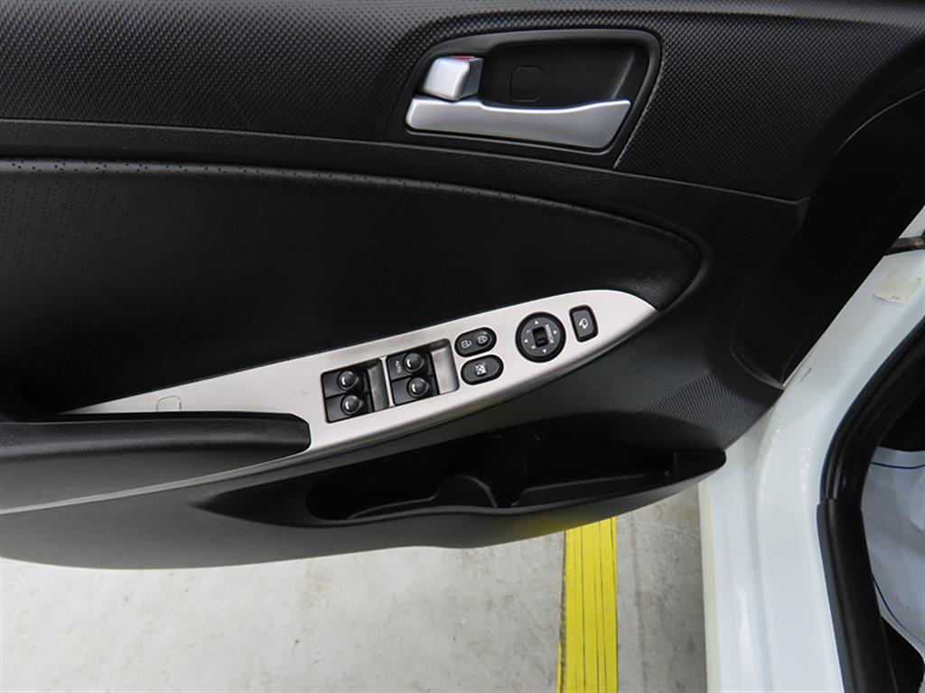 HYUNDAI Accent 2015 Blanco - Importación desde Corea - HF Imports Iquique - Foto 13