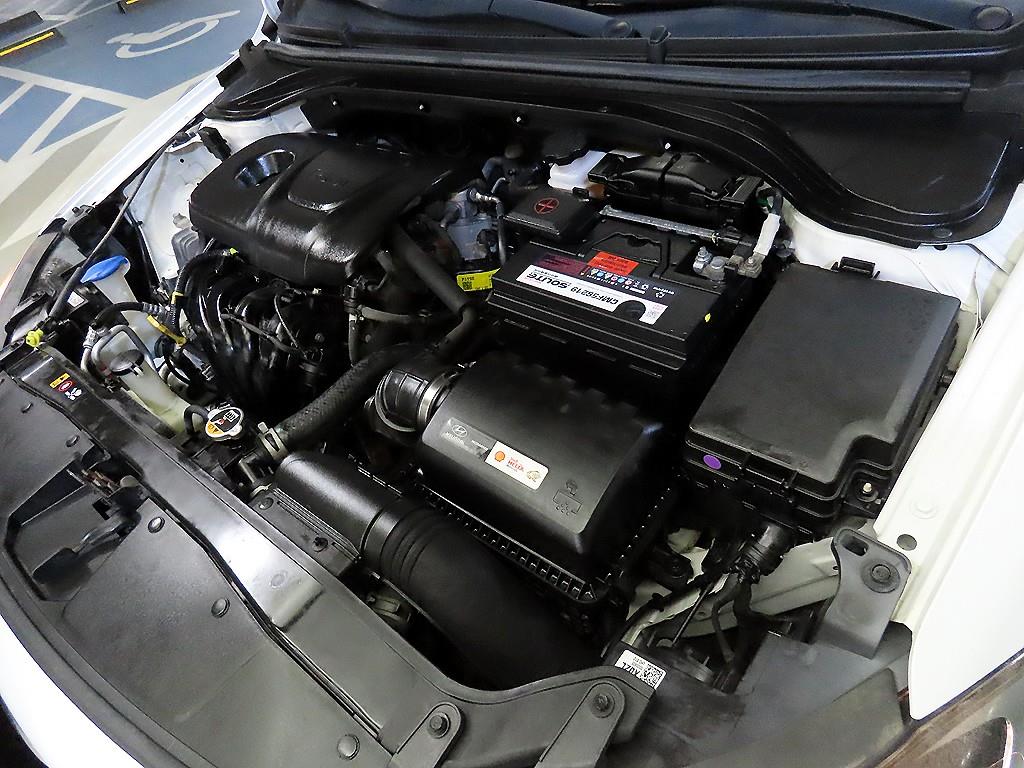 HYUNDAI Avante 2018 Blanco - Importación desde Corea - HF Imports Iquique - Foto 18