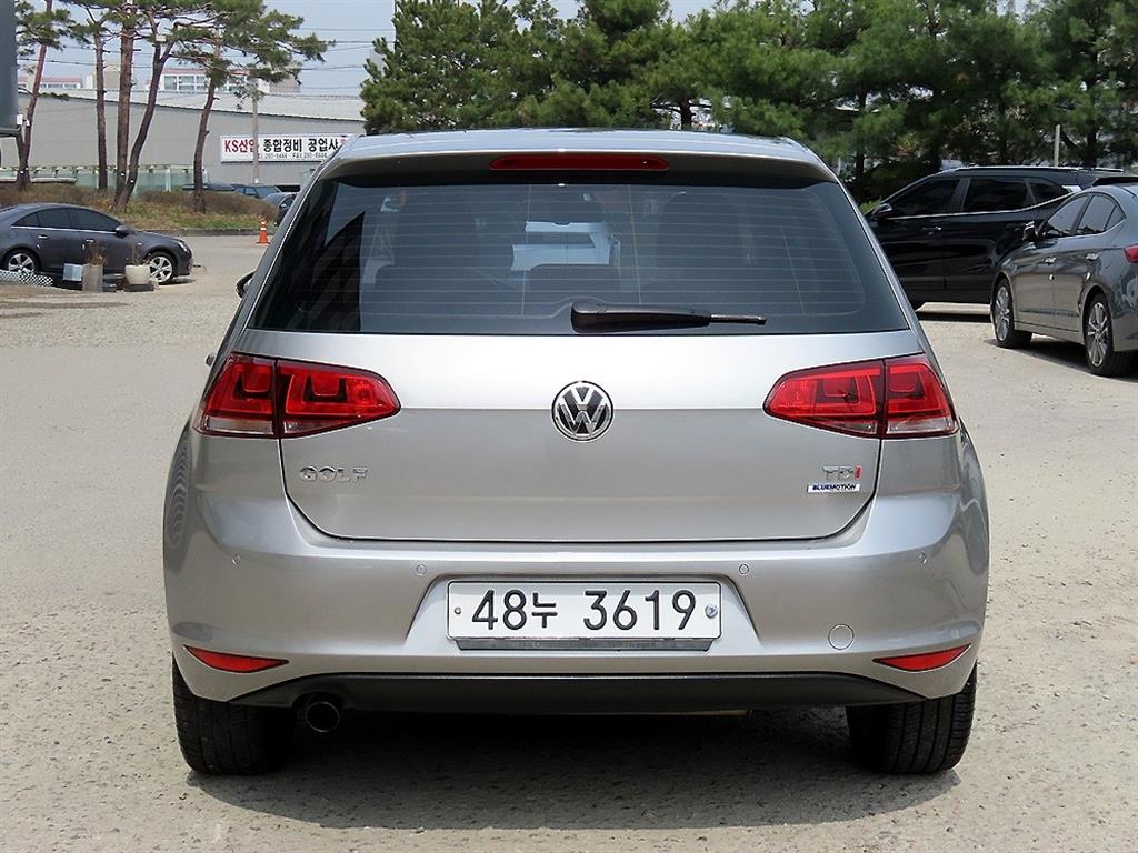 Volkswagen Golf - Vista 4