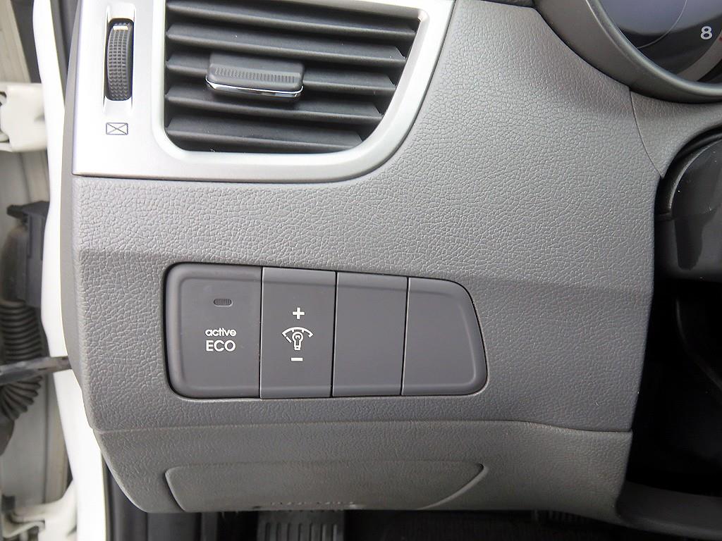 HYUNDAI Avante - Vista 9