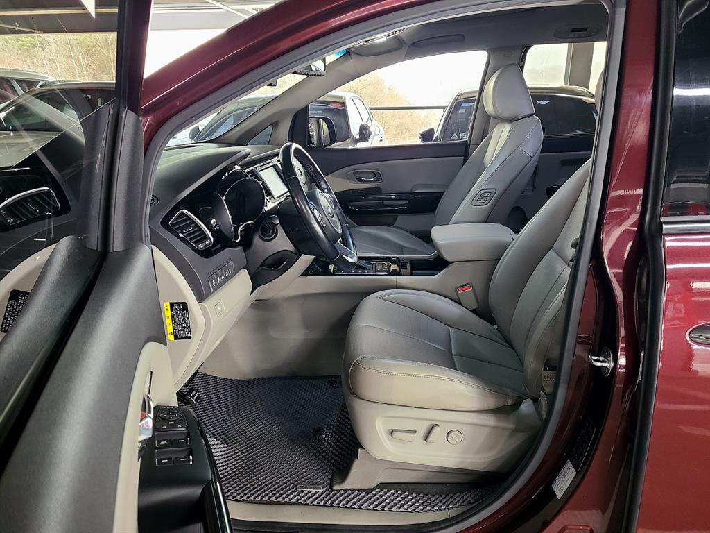 KIA Carnival - Vista 10