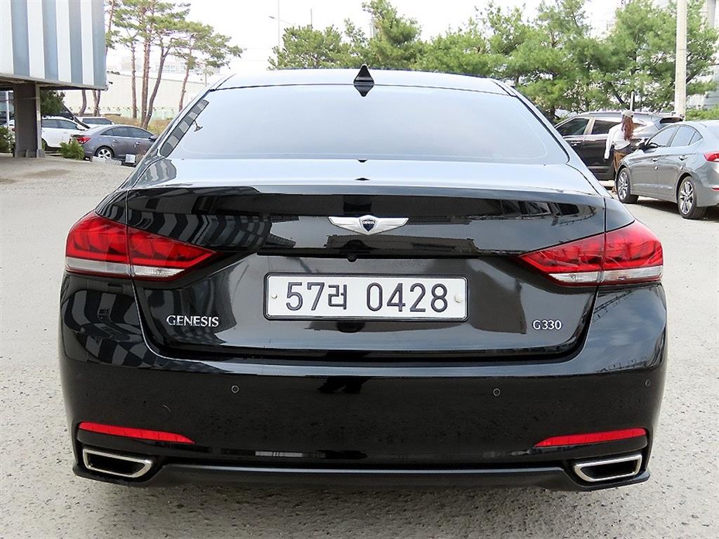 HYUNDAI Genesis - Vista 4