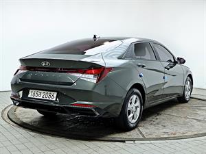HYUNDAI Avante - Vista 8