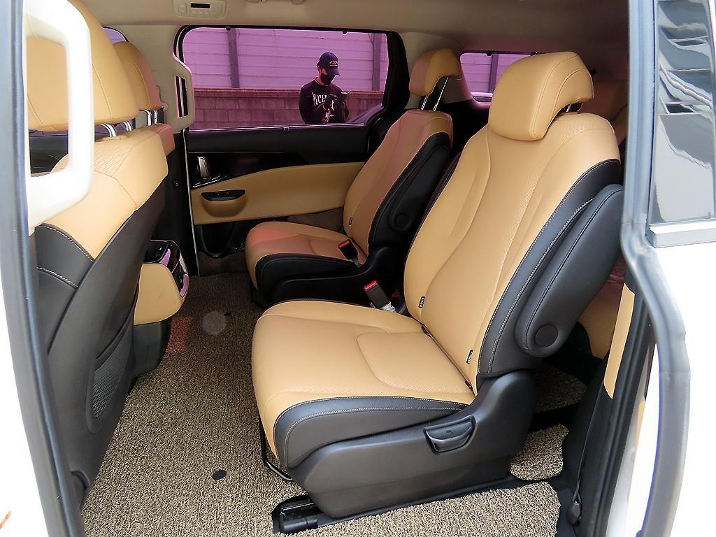 KIA Carnival - Vista 6