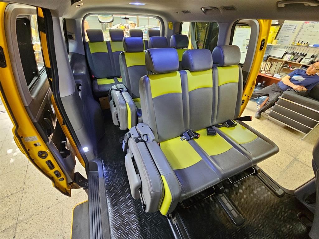 HYUNDAI Starex - Vista 3