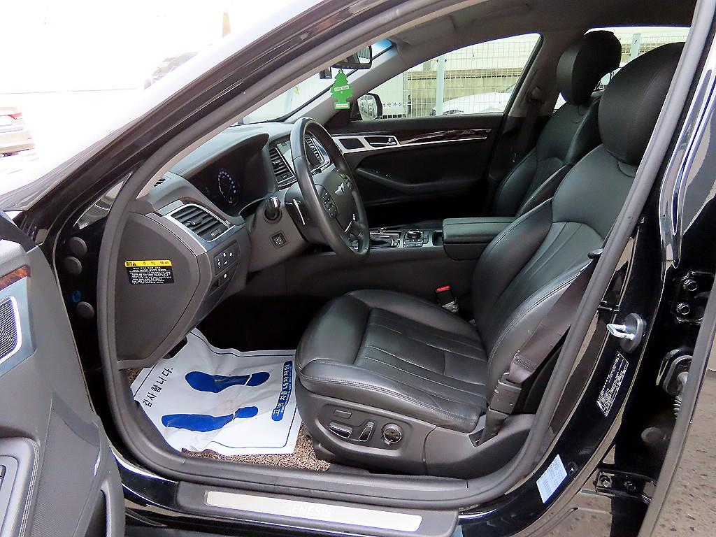 HYUNDAI Genesis - Vista 5