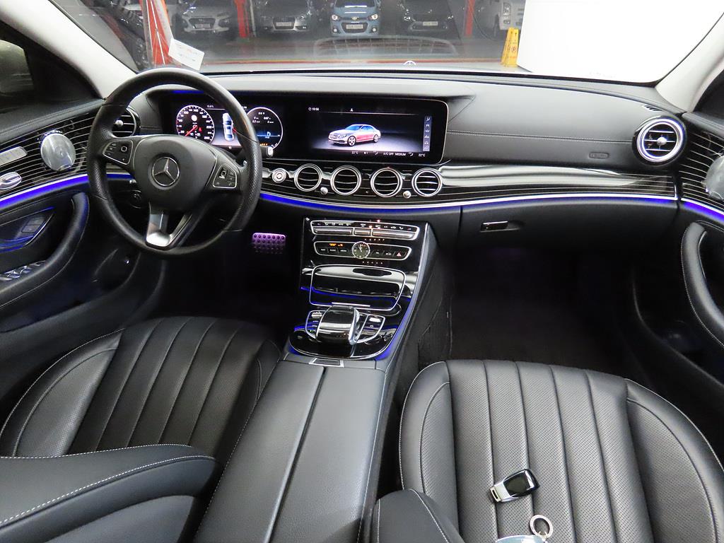 Mercedes Benz E class - Vista 5