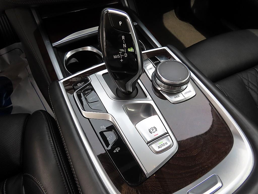 BMW 7 Series - Vista 11