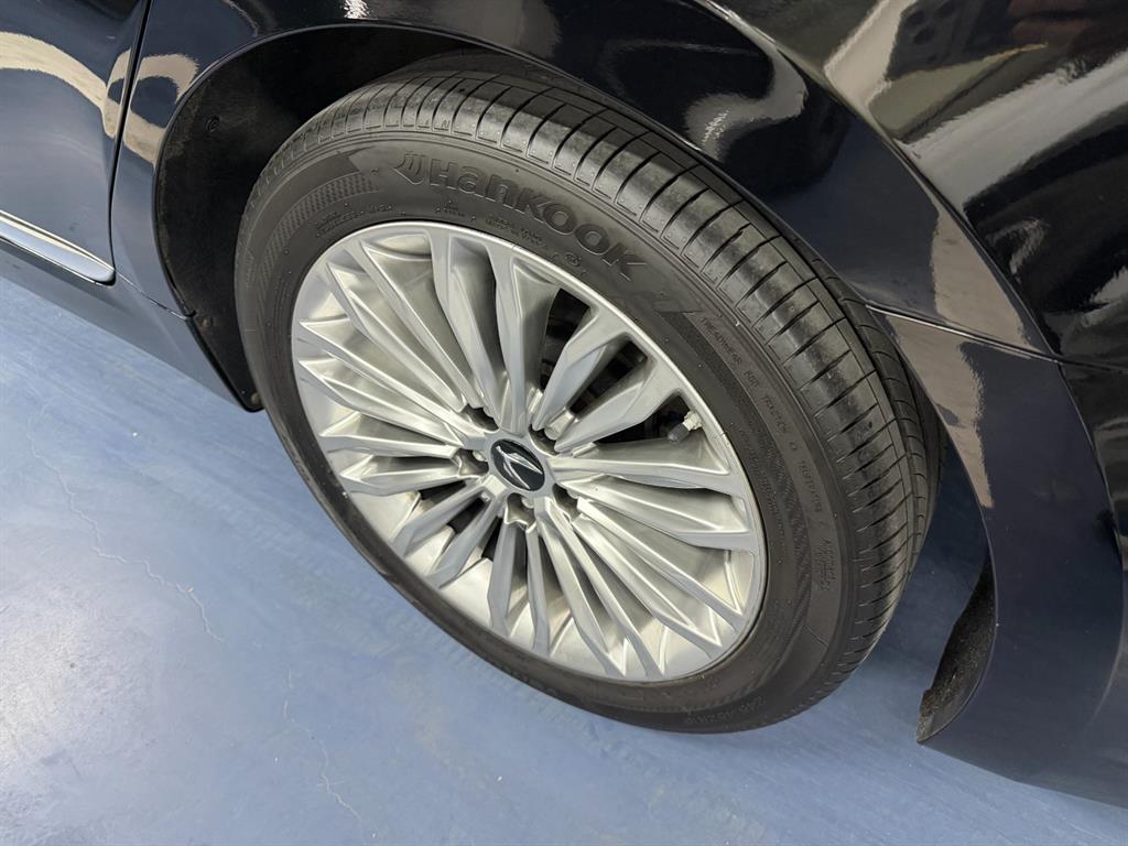 HYUNDAI Equus - Vista 7