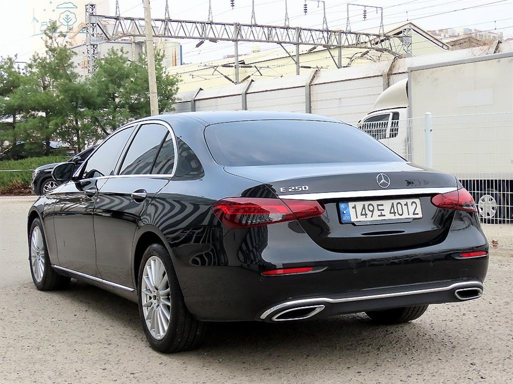 Mercedes Benz E class - Vista 3