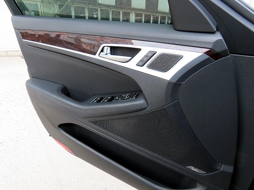 HYUNDAI Genesis - Vista 12