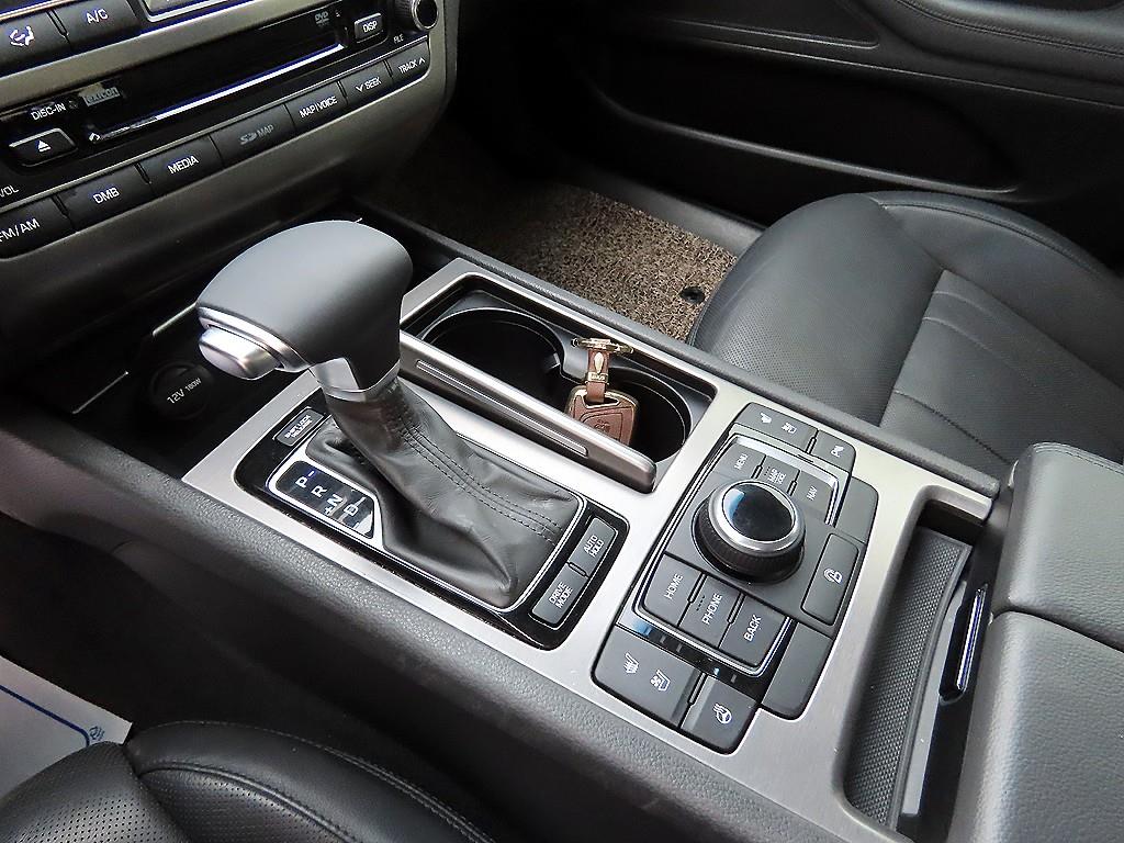 HYUNDAI Genesis - Vista 11