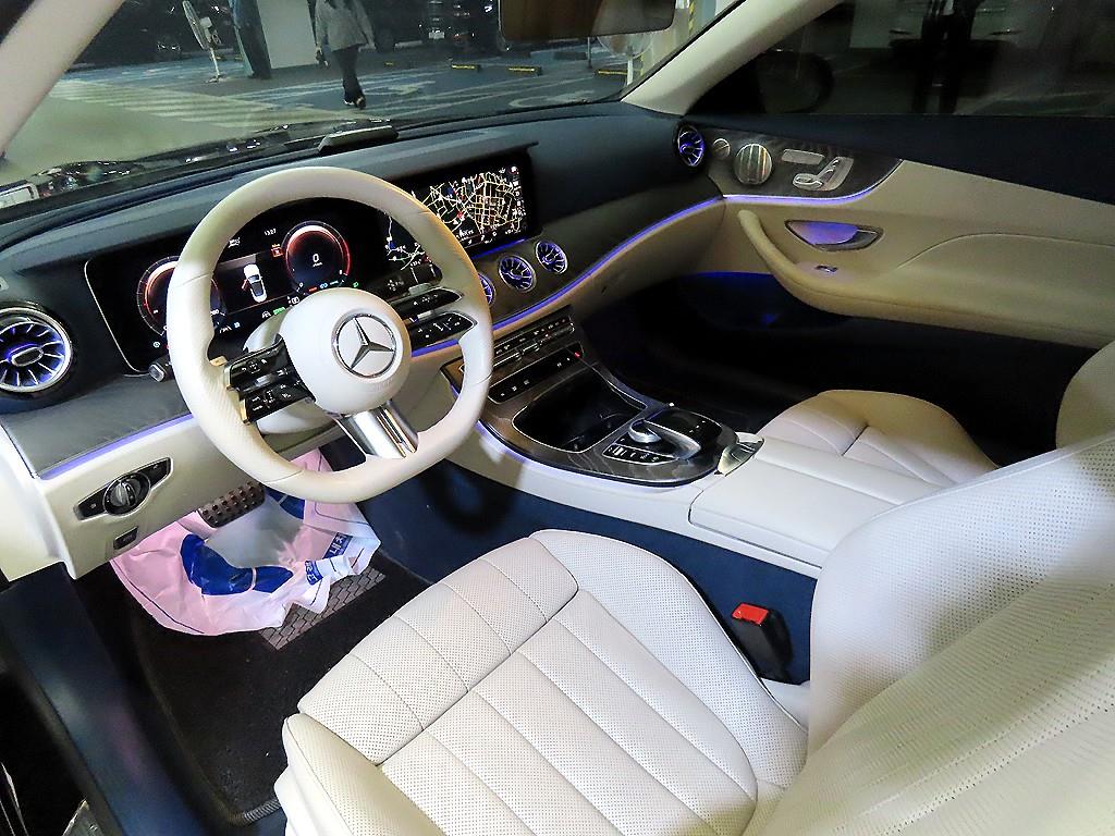 Mercedes Benz E class - Vista 12