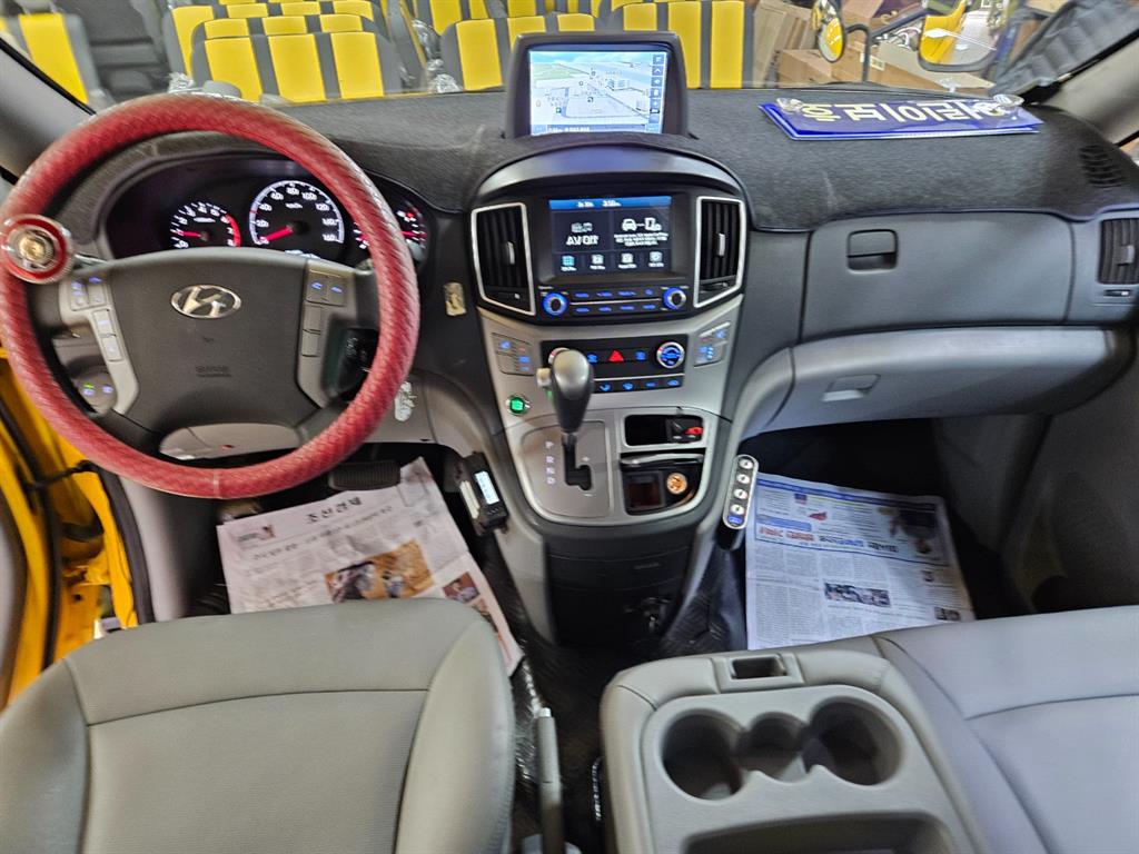 HYUNDAI Starex - Vista 11