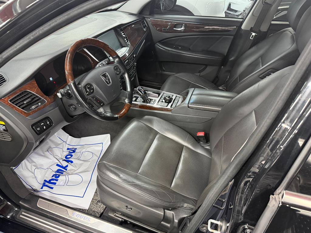 HYUNDAI Equus - Vista 10