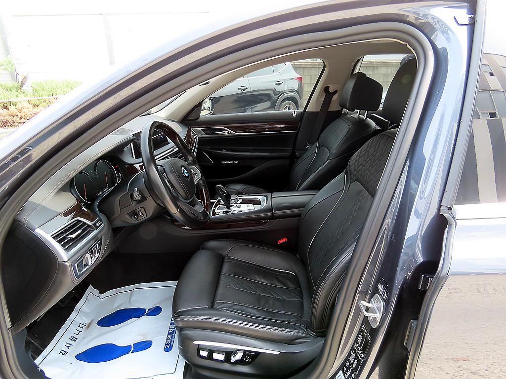 BMW 7 Series - Vista 5