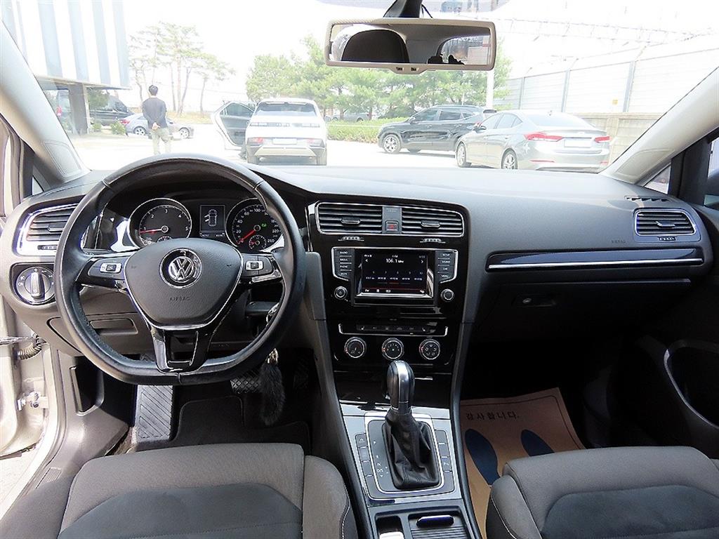 Volkswagen Golf - Vista 7