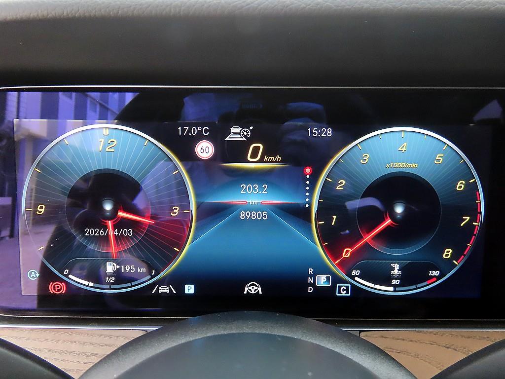 Mercedes Benz E class - Vista 9