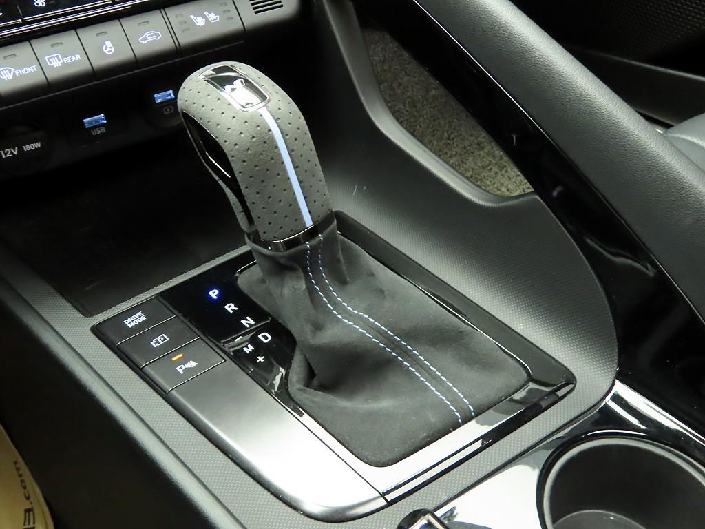 HYUNDAI Avante - Vista 11