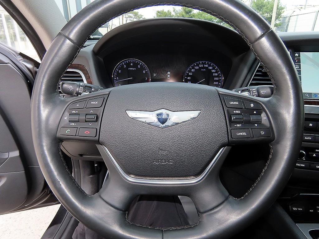 HYUNDAI Genesis - Vista 8