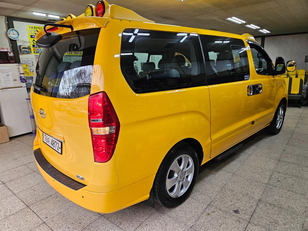 HYUNDAI Starex - Vista 6