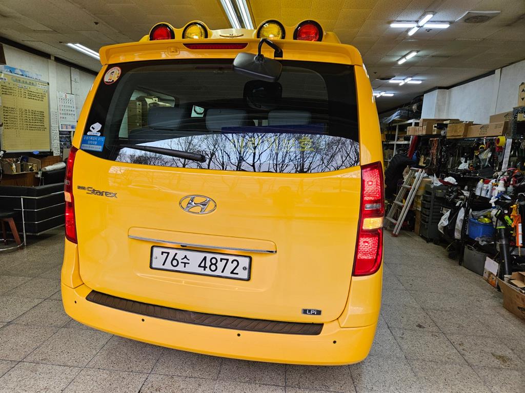 HYUNDAI Starex - Vista 5