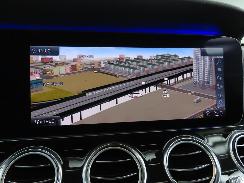 Mercedes Benz E class - Vista 10