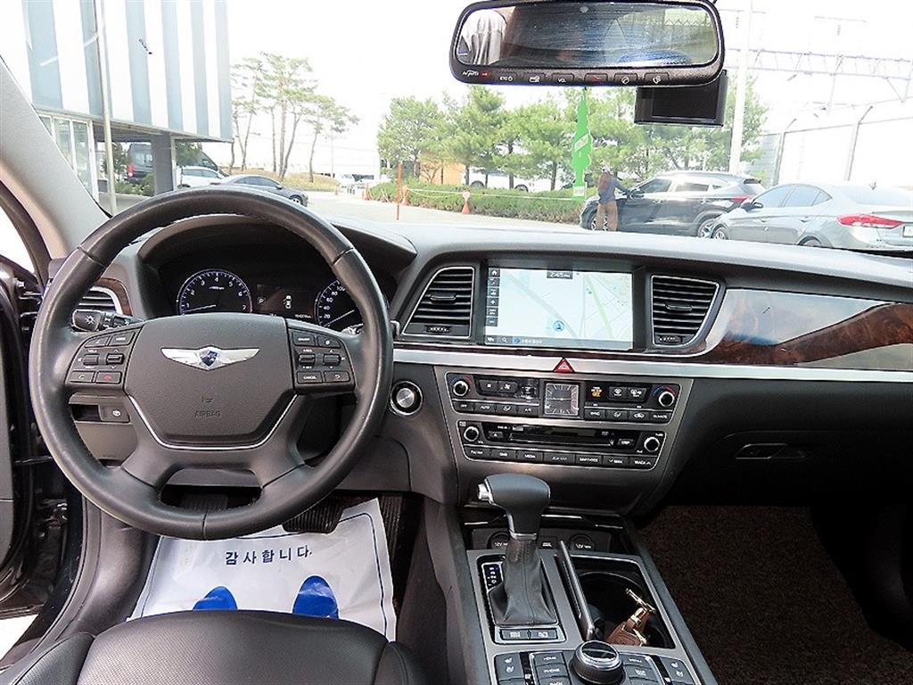 HYUNDAI Genesis - Vista 7