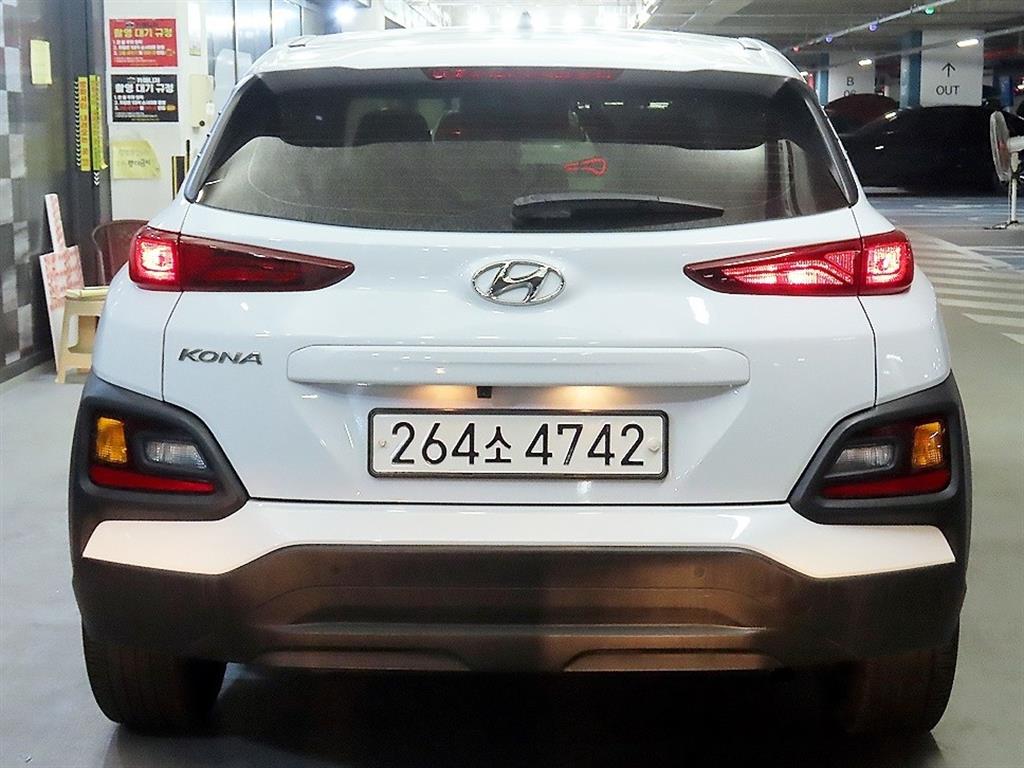 HYUNDAI Kona - Vista 5