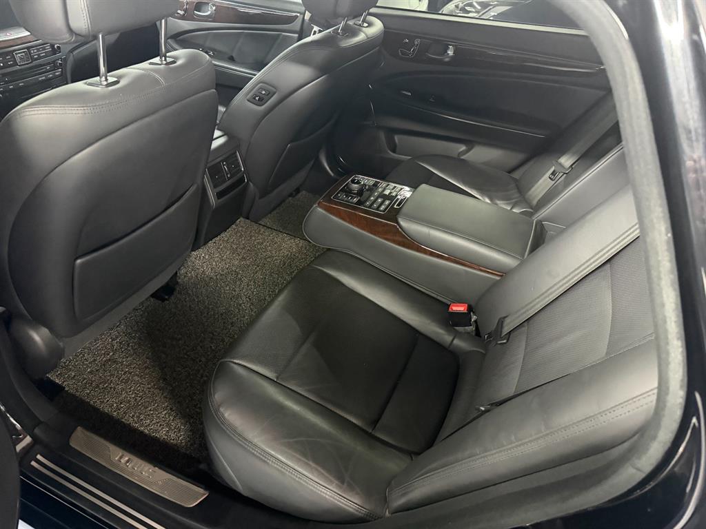 HYUNDAI Equus - Vista 9